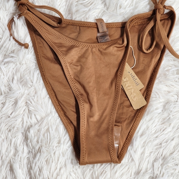 SKIMS SWIM DIPPED TIE BOTTOMS/ NWT/ALMOND/S, M - Picture 8 of 17